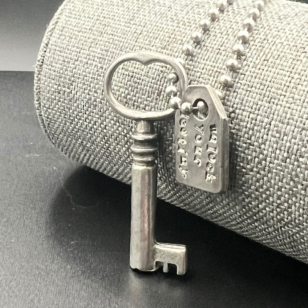 Amy Peters Key Necklace 15" Pewter Excellent